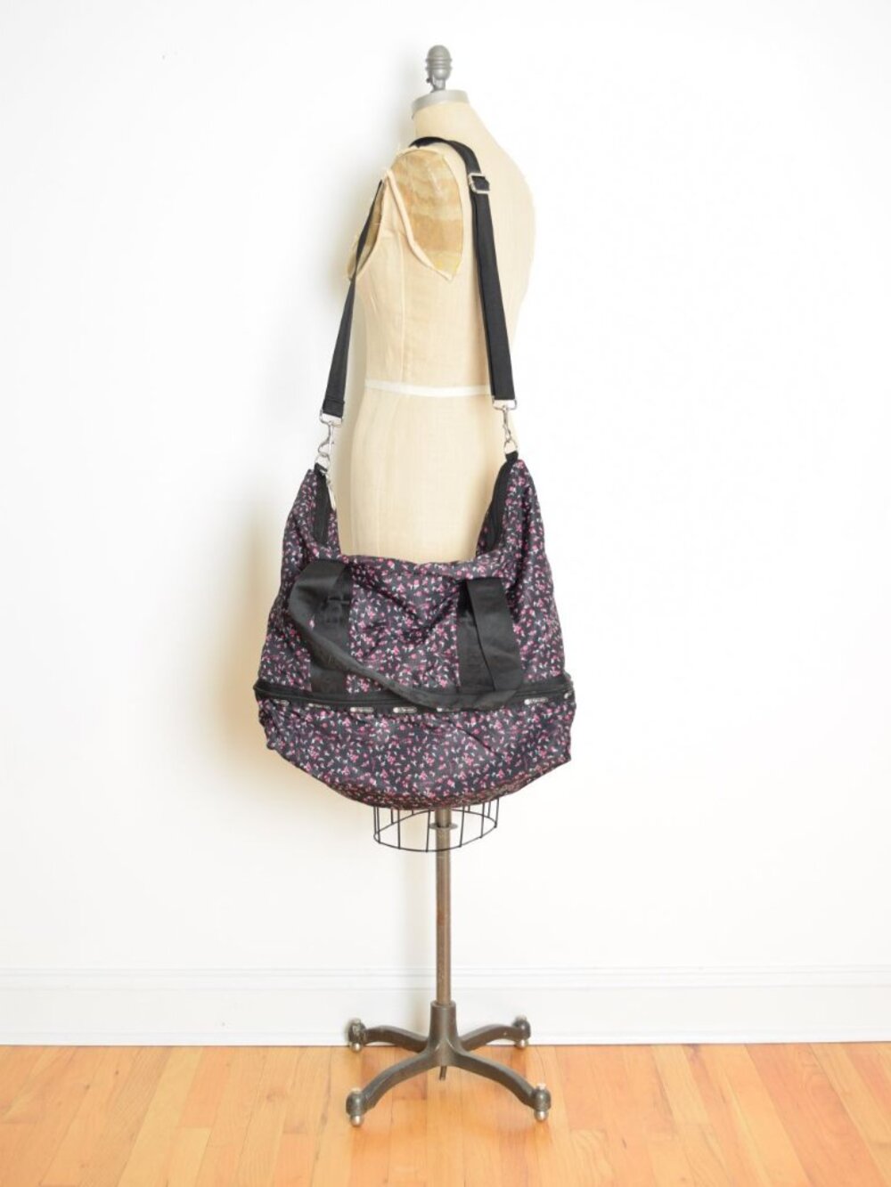 Le Sportsac overnight square duffle bag big extra large black floral print tote